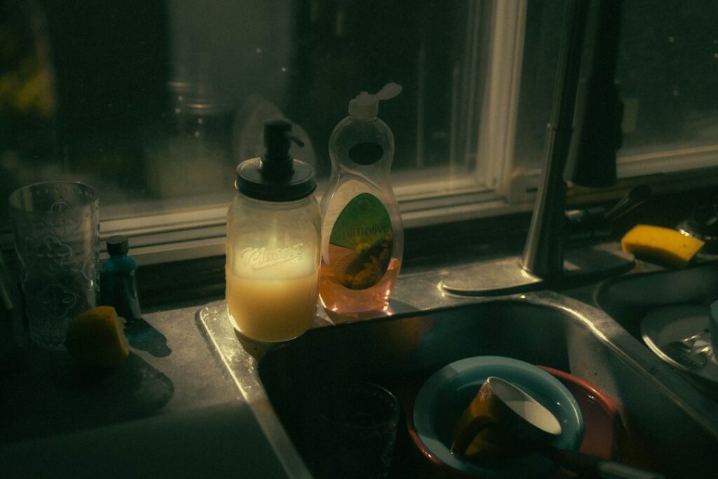 Kitchen Cleaning Routine: A Simple Daily and Weekly Checklist